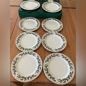 EUC The Cellar Ivory Holly 2-sets of 4 so 8 total Festive Holly Salad Plate Set